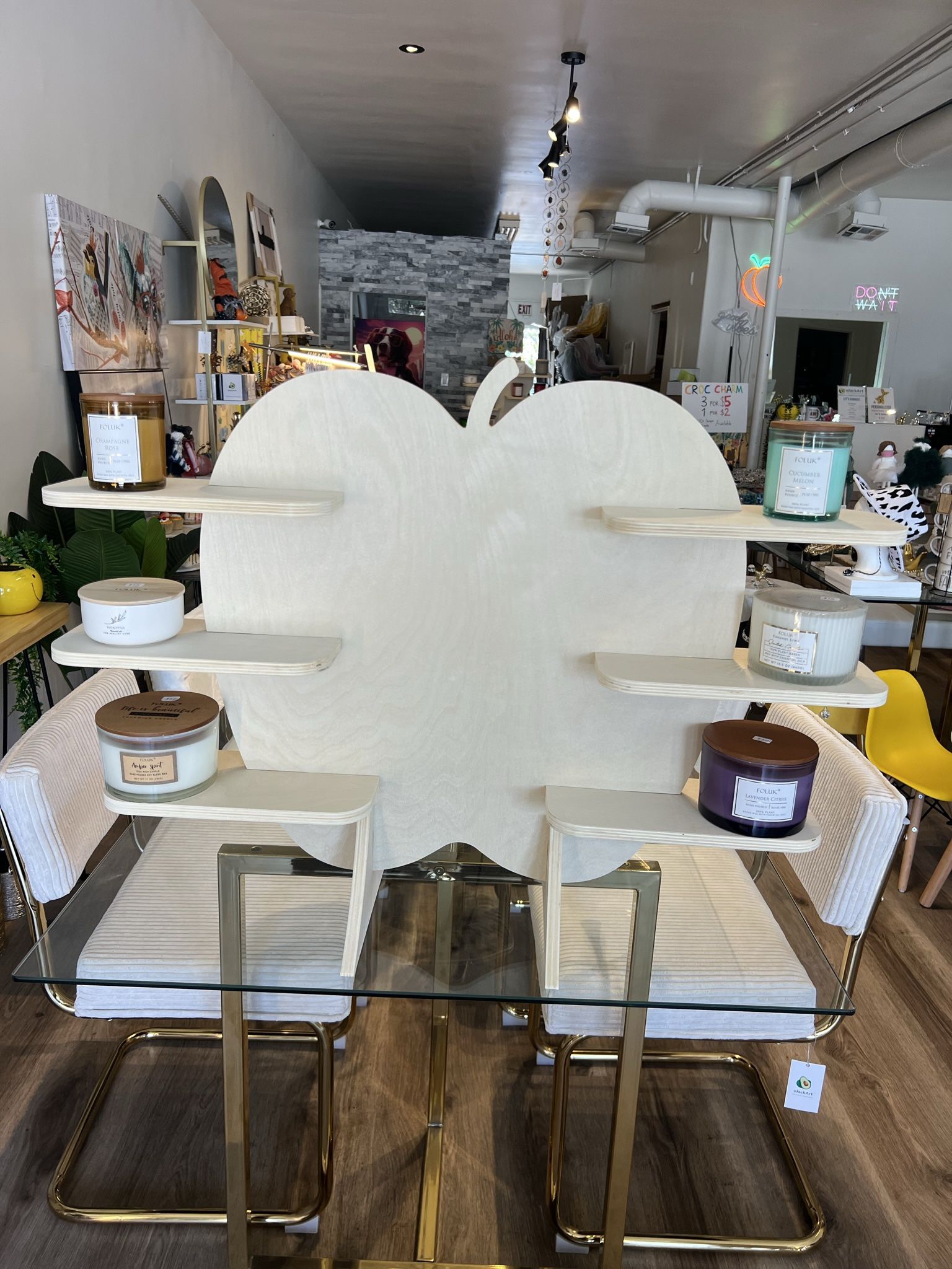 Retail Display Shelf For Vendors Apple Shaped