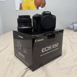 Canon eos r50 with original accessories and kit lens