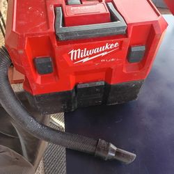 Milwaukee 0960-20M12 Fuel cordless vacuum cleaner, 1.6 gal.