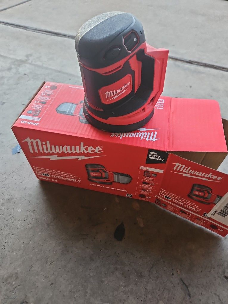 Milwaukee M18 Sander -tool Only