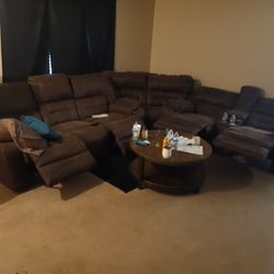 7 Piece Sectional With Coffee Table And Black Rug