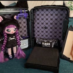 Na na na surprise black cat