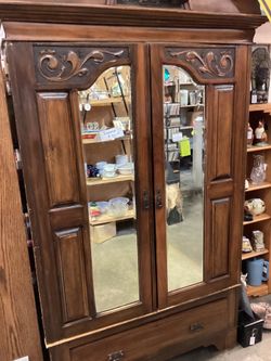 Need another closet? This Victorian/Edwardian armoire is what you need! Circa 1890s
