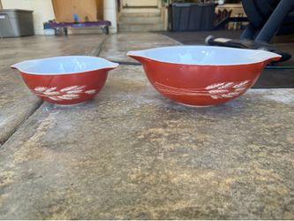 Set of 2 Vintage Pyrex Bowls