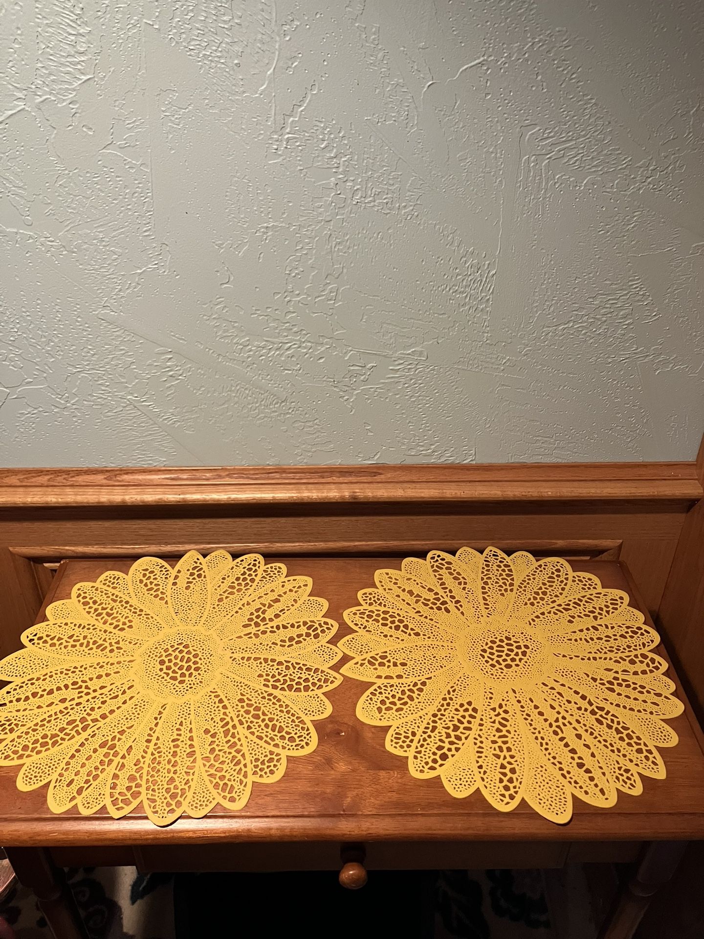  Vintage Pair of Sunflower 🌻 Themed Vinyl Placemats- 2/$10
