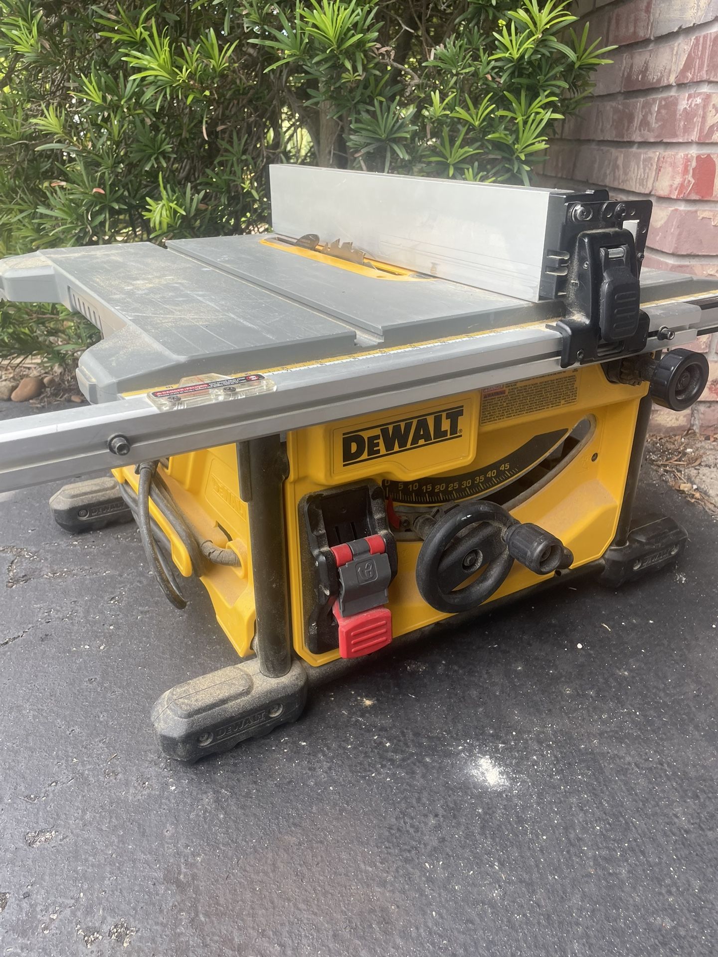 DeWalt Table Saw