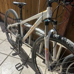 GT BIKE AVALANCHE 27.5