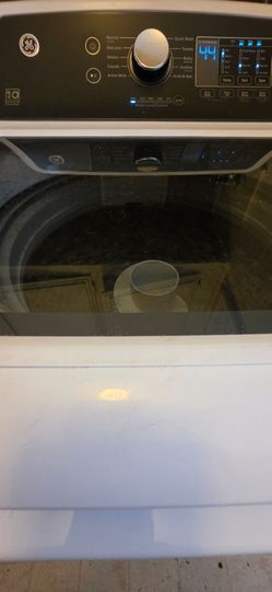 GE Washing Machine - Broken agitator/drive bolt - Great for parts or repair.