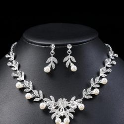 Elegant Jewelry Silver Set