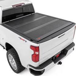Rough Country Hard Low Profile Tri-Fold Tonneau Cover for Chevy Silverado & GMC Sierra 1500 (2019–2026) – Flush Mount Aluminum Bed Cover, Fits 5'10 Sh