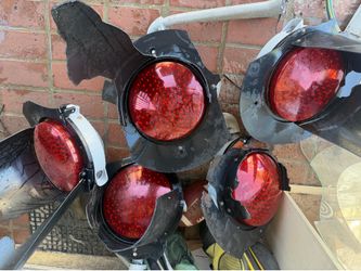 Railroad crossing lights