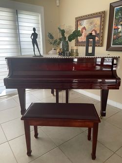 Everett Baby Grand Piano – Mahogany + Matching Bench