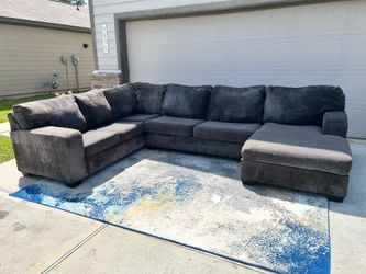 🔥 Luxury Oversized Gray Sectional Sofa – Professionally Cleaned | Delivery Available!