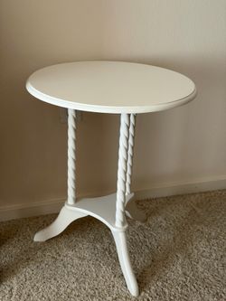 White Round Wood End Table