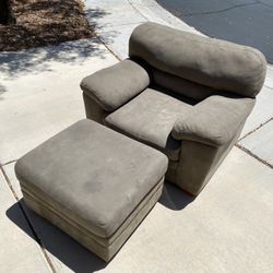 COMFORTABLE lounge chair with ottoman