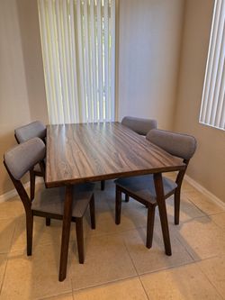 Living Spaces Mid-Century Modern Dining Table + 4 Chairs – 5’ x 3’