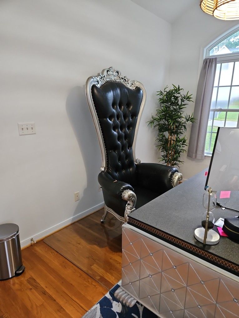 Office Furniture Set β Desk & Chair β $700 (Must Move & Transport) β¨