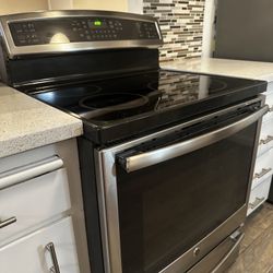 GE Induction Stove 4 Burner With 1 Warmer 