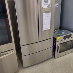 LG STAINLESS STEEL 4 DOOR FRENCH DOOR INTERNAL WATER AND ICE