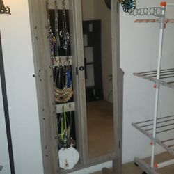 Mirror And Jewelry Stand