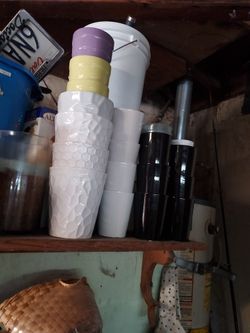 ASSORTED CERAMIC POTS 