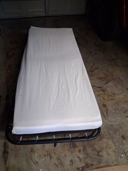 Foldable bed