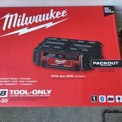 Milwaukee M18 Lithium-lon Cordless PACKOUT Radio/Speaker with Built-In Charger.  Brand NEW.  NUEVO.