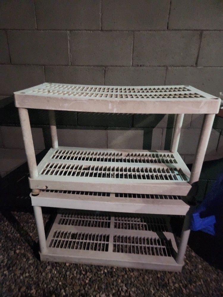 Garage/outdoor Shelves/racks