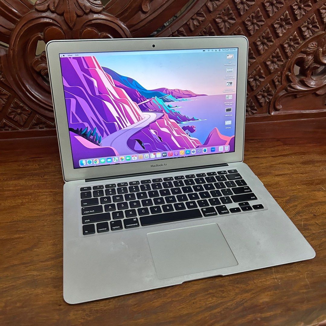 Apple MacBook Air 13” I5/8GB/256GB SSD $180