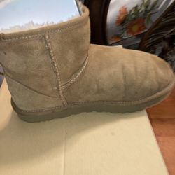 Ugg Classic Short Size 5 & 7