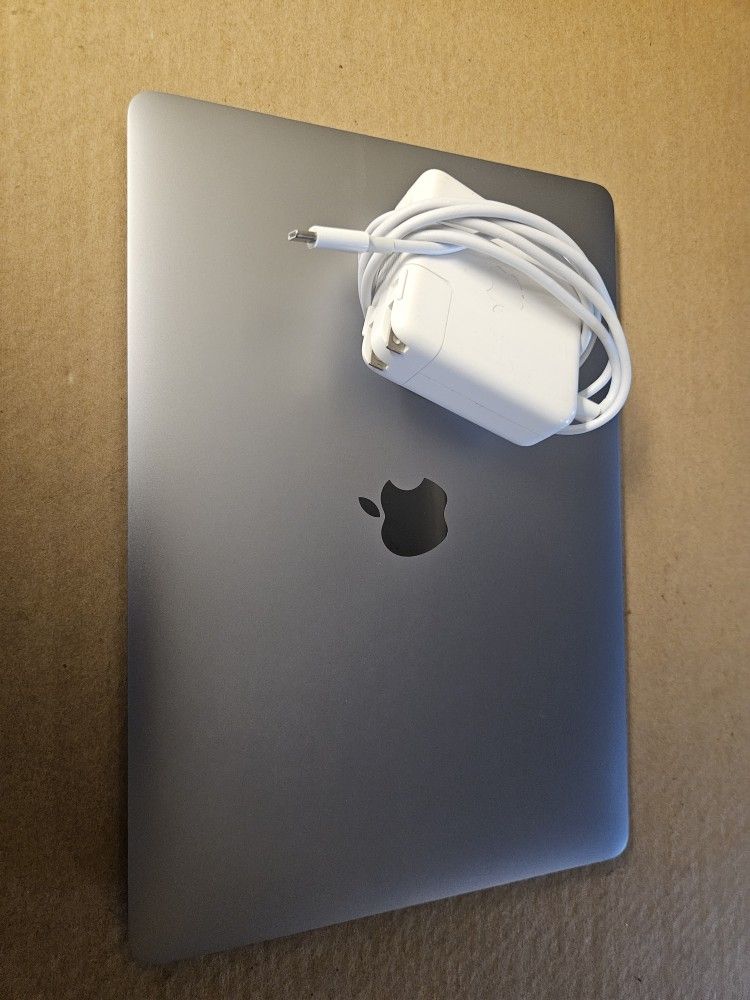 Macbook Pro 13" Screen i7 16gb Ram 500gb SSD Drive 2020
