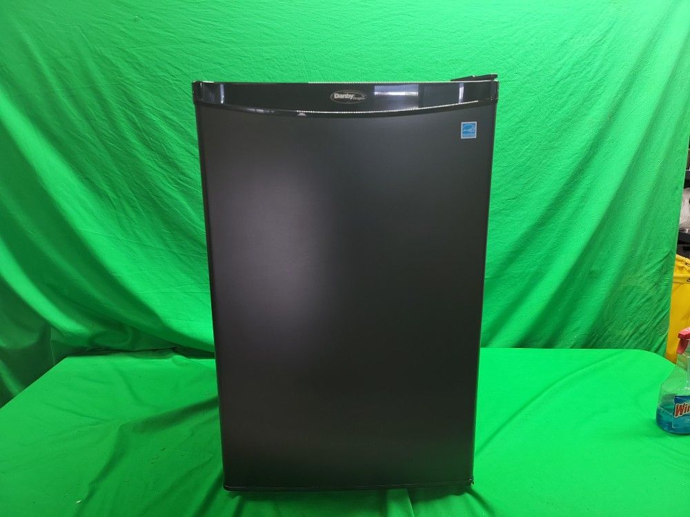 Danby Designer Mini fridge  DAR044A4BDD-6 
