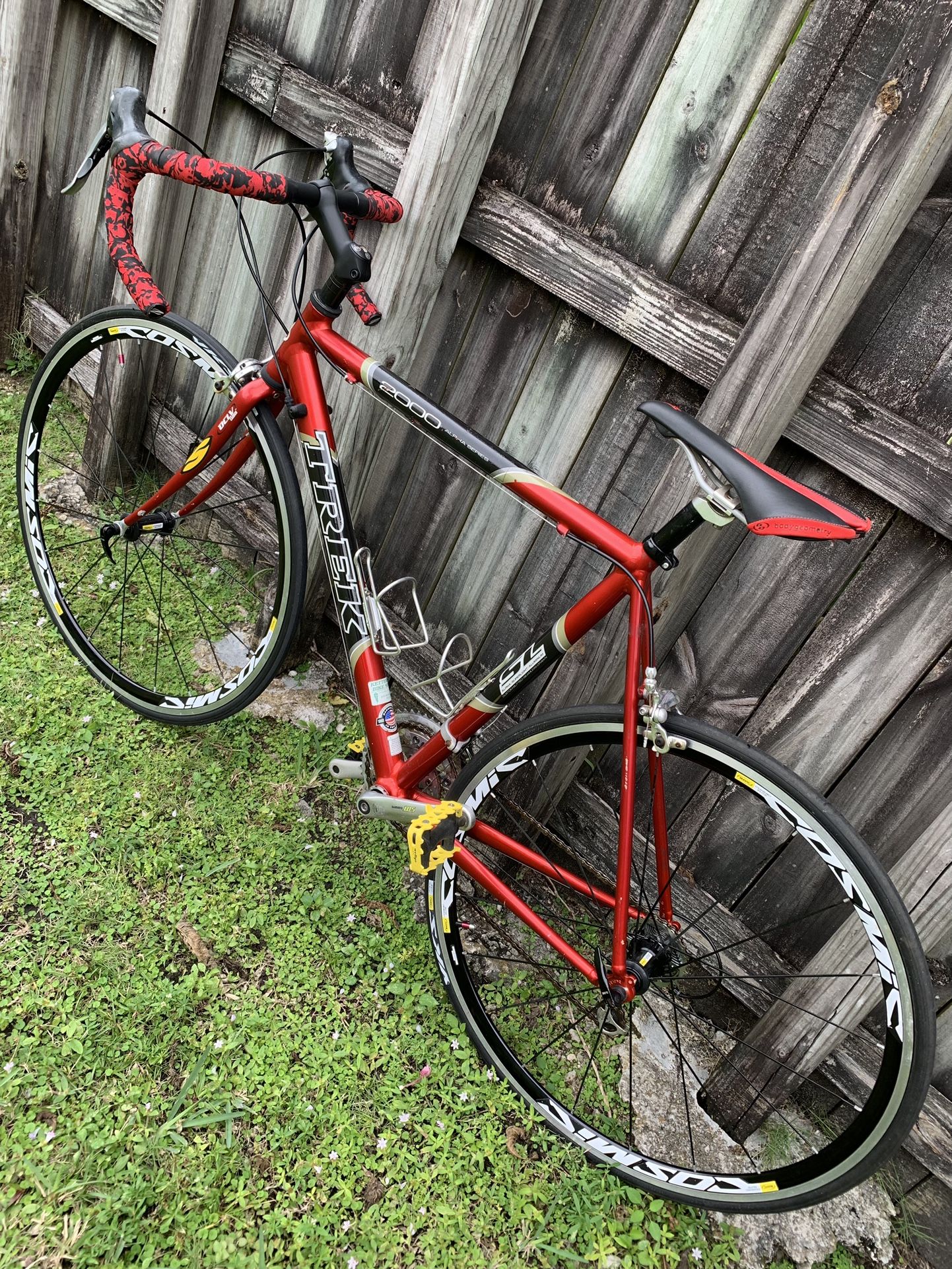 Trek 2000 ALPHA SERIES ROAD BIKE for Sale in Miami, FL - OfferUp