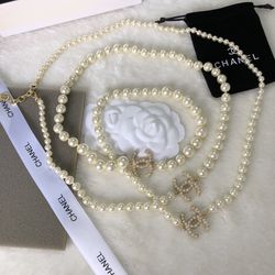 Chanel necklace Chanel CC COCO pearl necklace for Sale in Concord, CA -  OfferUp