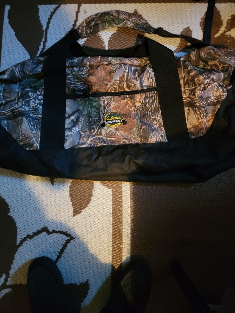 Cabela's Seclusion 3D Large Camo Duffle Weekender