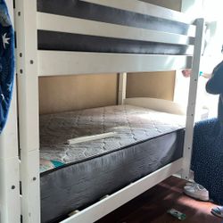 Twin Bed   (NO MATREES) 