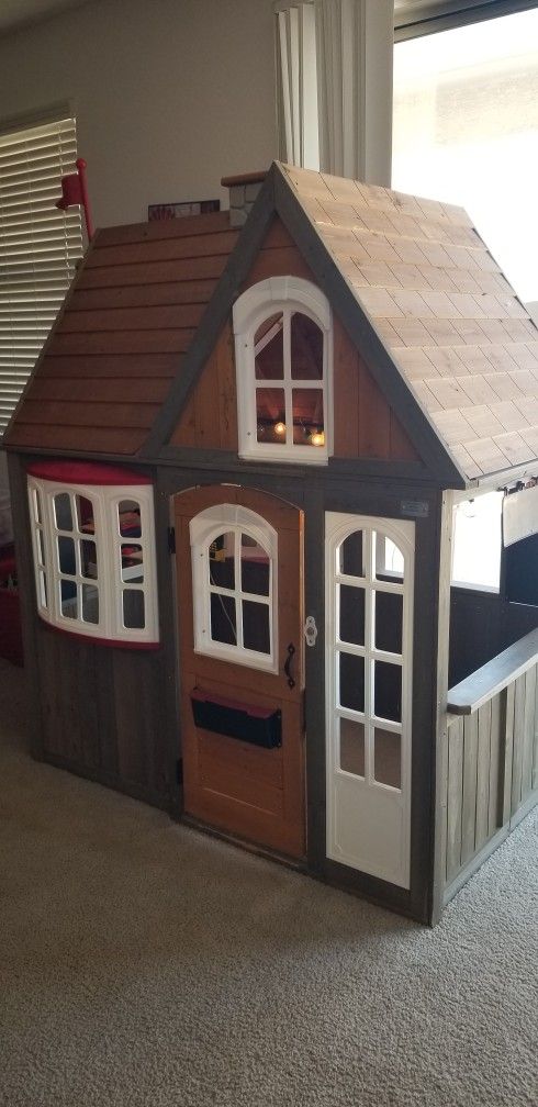 KidKraft
Greystone Cottage Playhouse