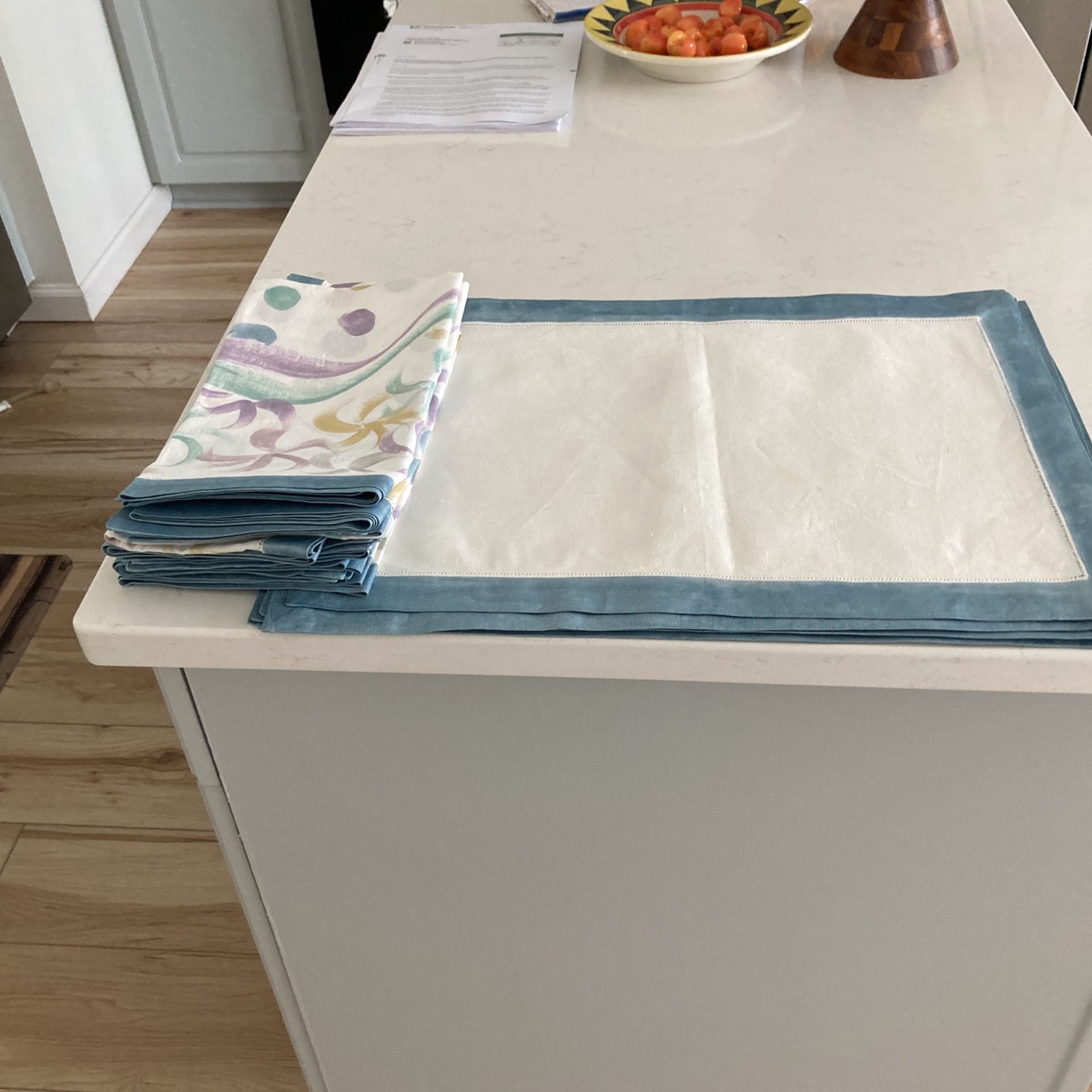 8 placemats and matching napkins
