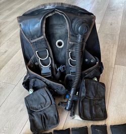 SeaQuest BCD for Scuba Diving Back Inflate Men’s Size Medium, Integrated weight pockets (no weights included)