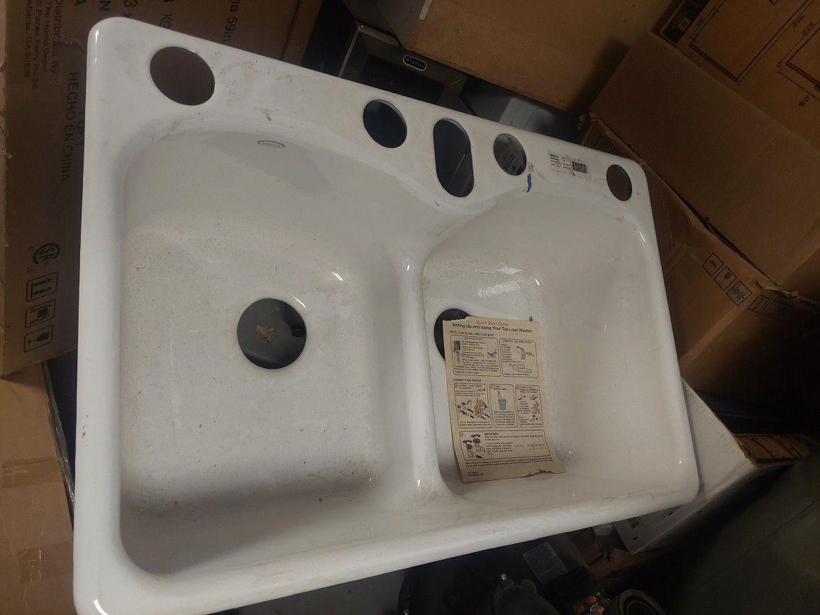 KOHLER
Langlade Smart Divide Undermount Cast Iron 33 in. 6-Hole Double Bowl Kitchen Sink in White33 in x 25 in x 9-5/8 in
Under Mounted Kitchen Sink -