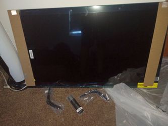 Brand new isignia Smart tv