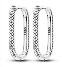 925 Sterling Silver U Hoop Earrings. EAR07