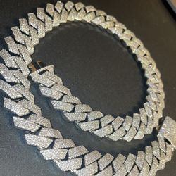 Fully Iced Out Chunky 20mm Cuban Link