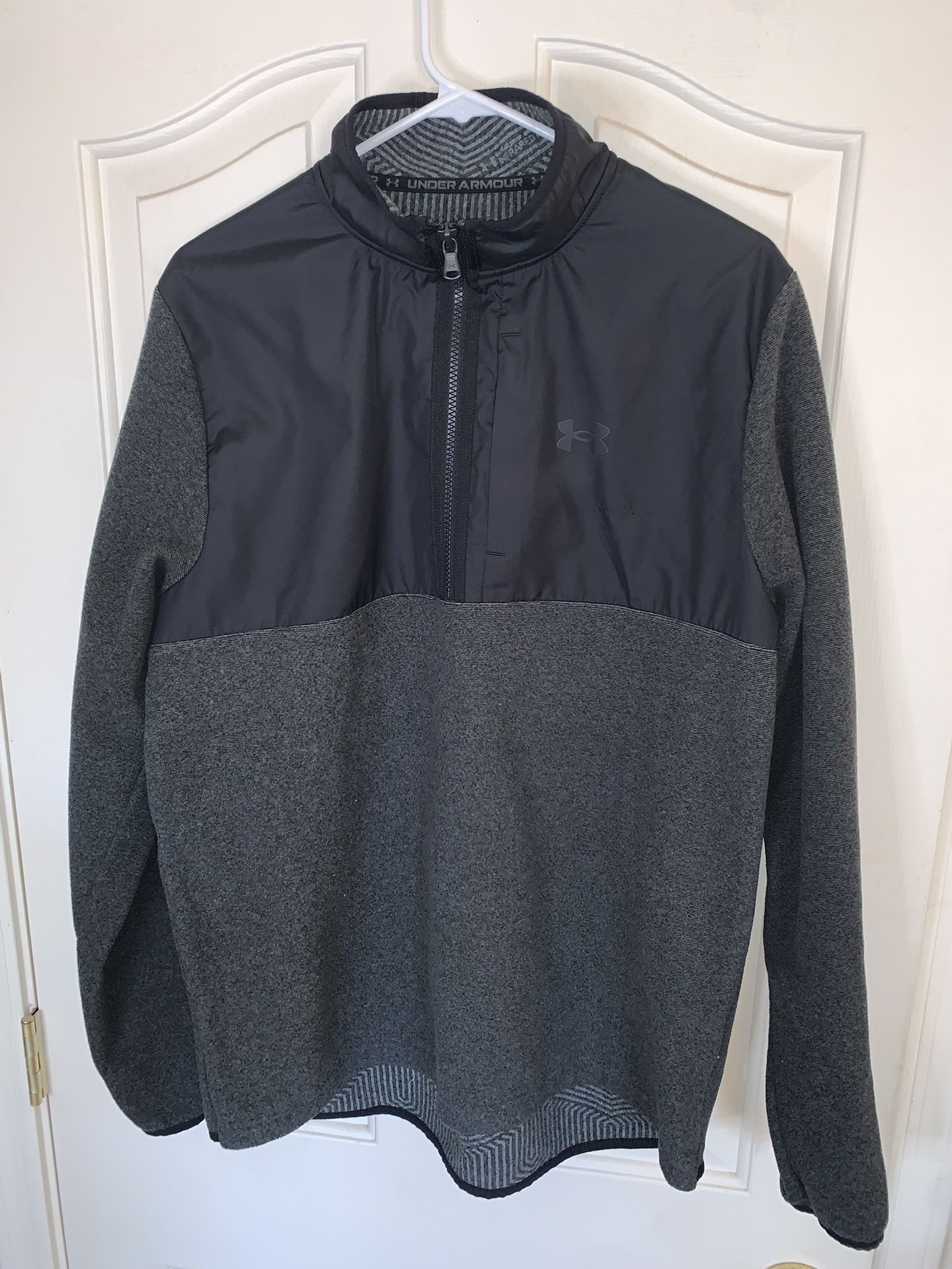 Men’s Under Armour 1/2 Zip Pullover!!