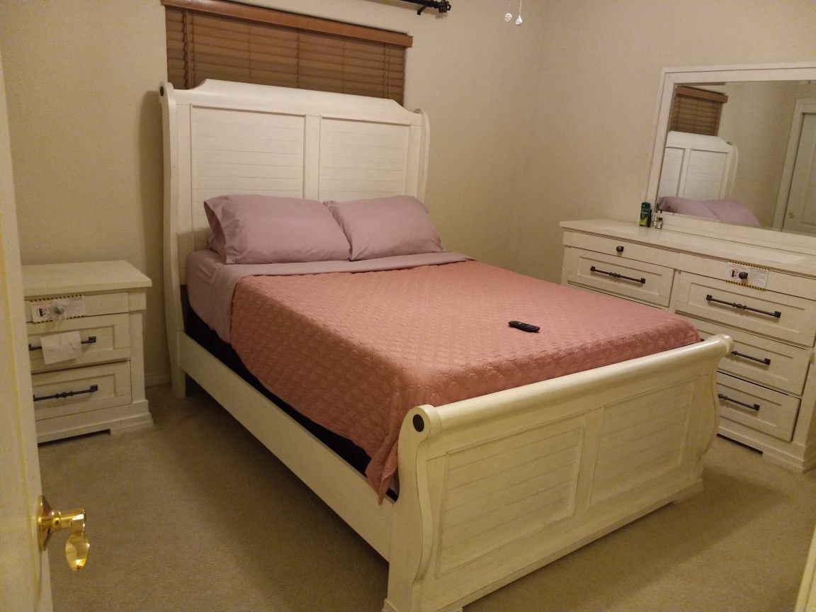 Brand New Queen Bedroom Set