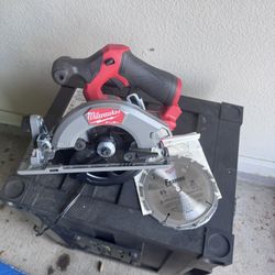 Milwaukee 5 3/8 Saw M12