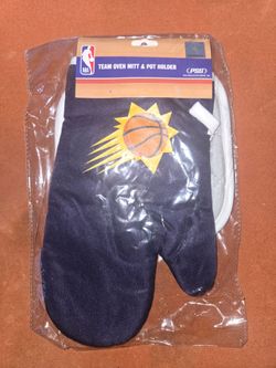 This is a Phoenix Suns NBA oven mitt and pot holder set