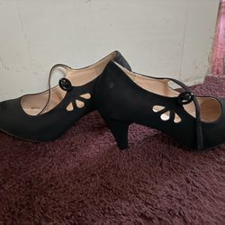 Chase + Chloe Heels size 8