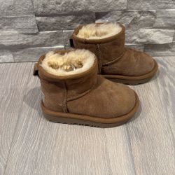 Toddler UGG boots size 7