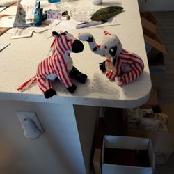 BEANNIE BABIES  LEFTY AND RIGHTY 2000 WITH TAGS ON $ $50.00